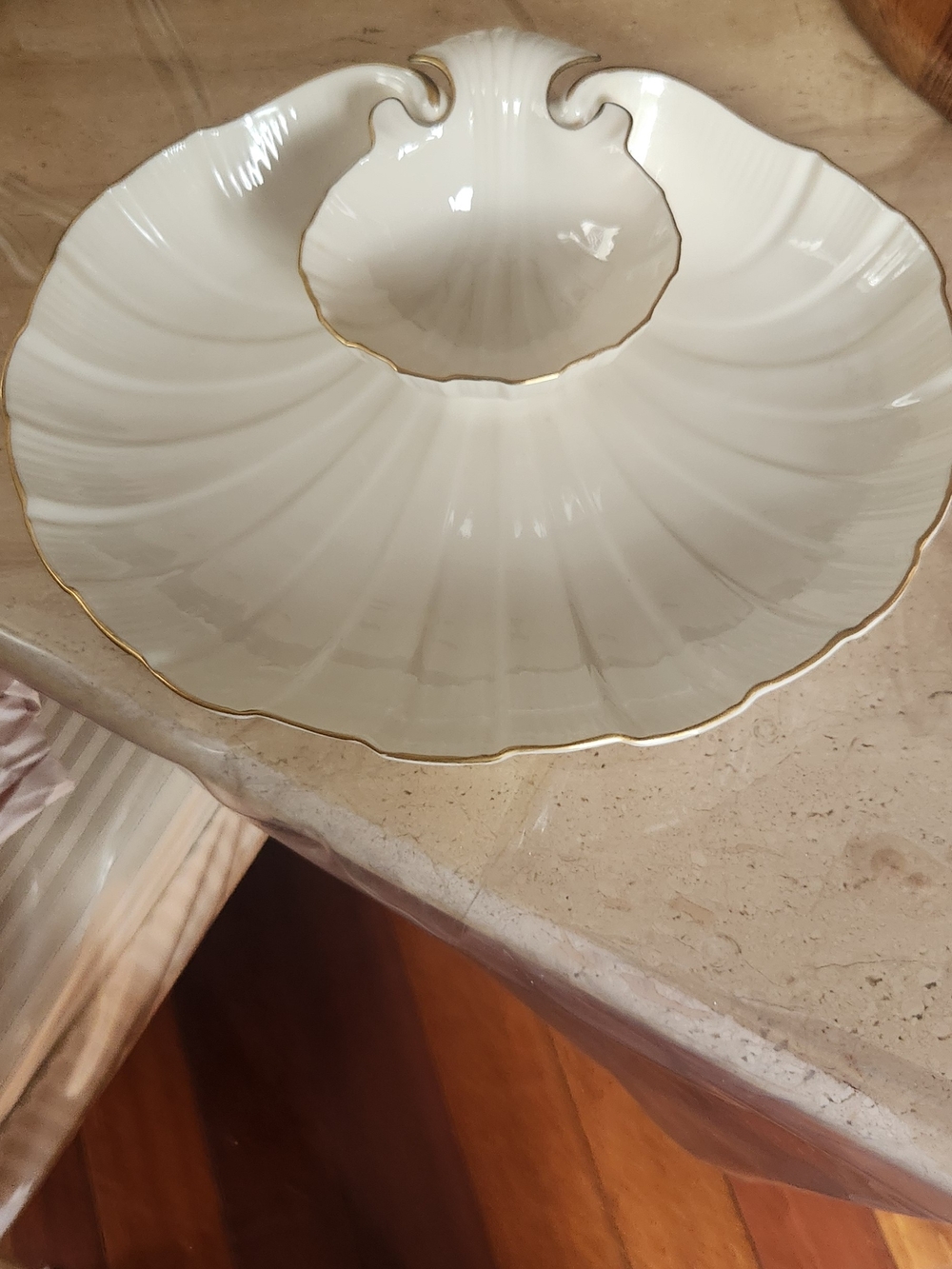 Lenox Cream Porcelain Aegeon Sea Shell Collection. Chip And Dip Serving Dush.
